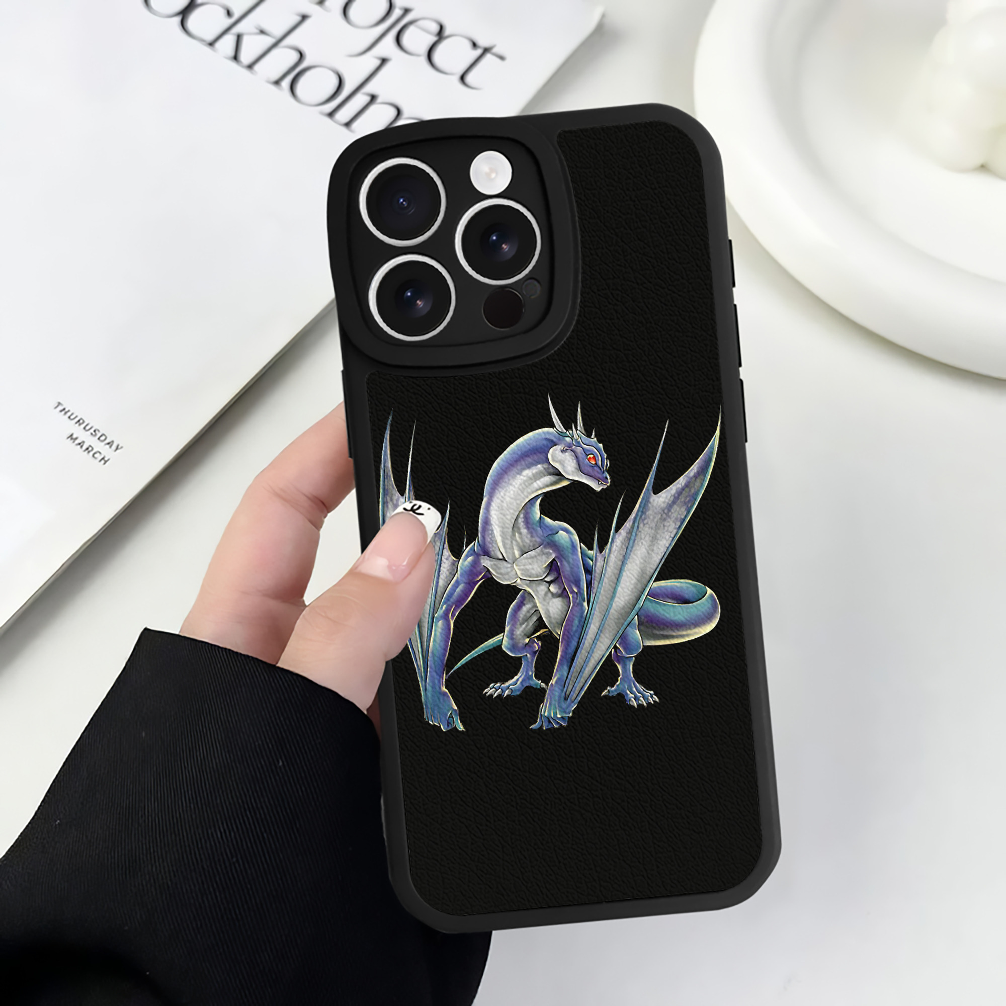 （画像用） 遊☆戯☆王 Yu-Gi-Oh! 【iPhone 16シリーズ対応】シリコンスマホケース（レザー調） 材質：シリコン